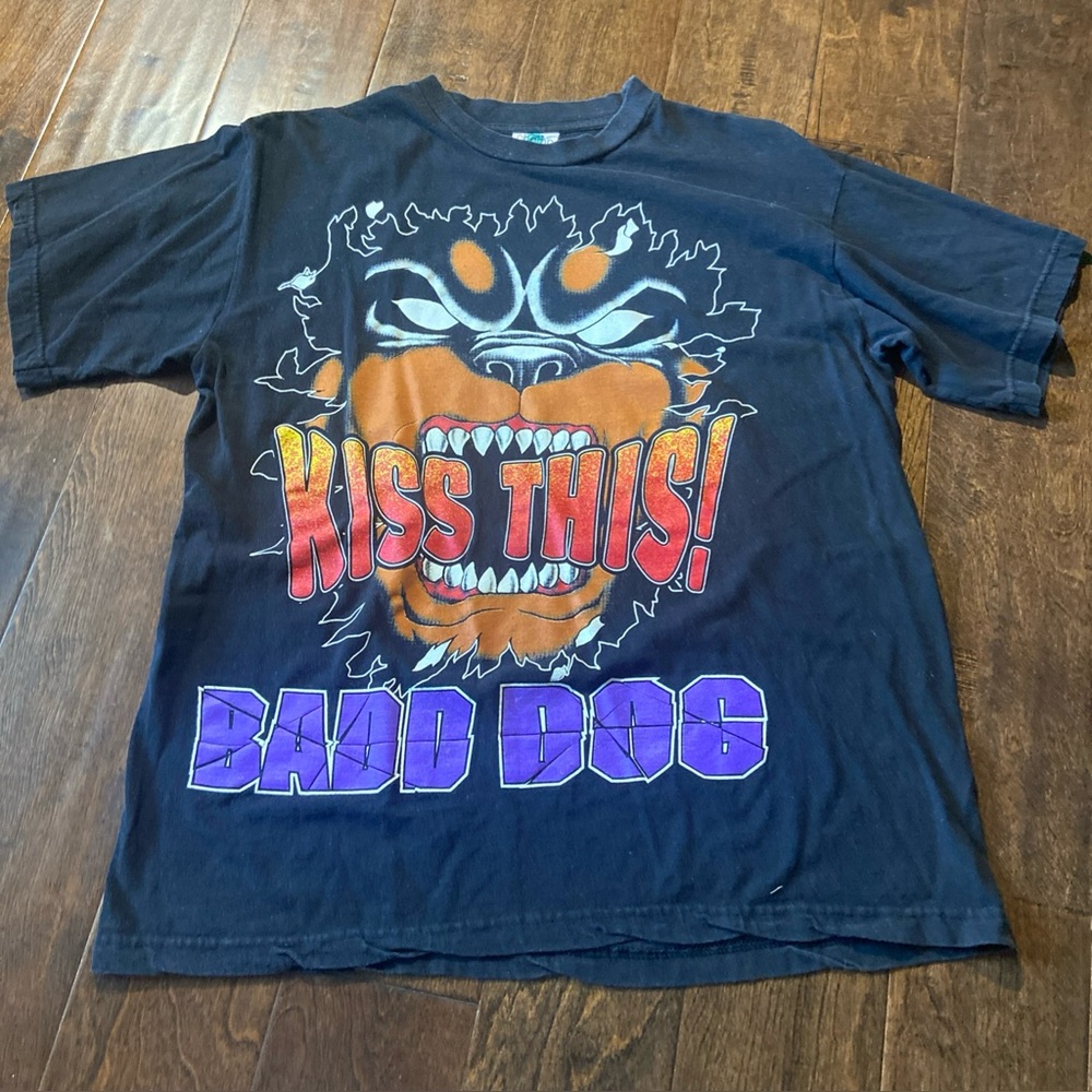 Vintage 90's Tour Champ Kiss This Badd Dog Graphic Logo Shirt Size L